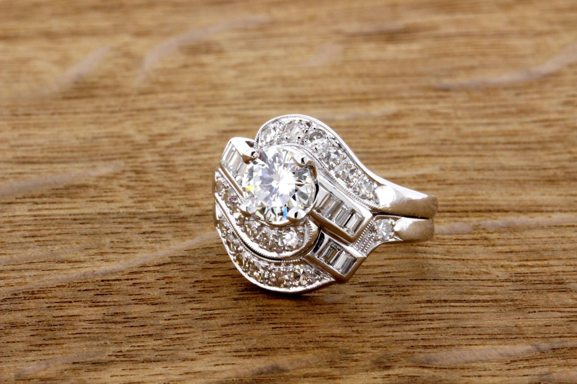 Glamouröse 14K Weißgold Diamant Ehering von timekeepersinclayton