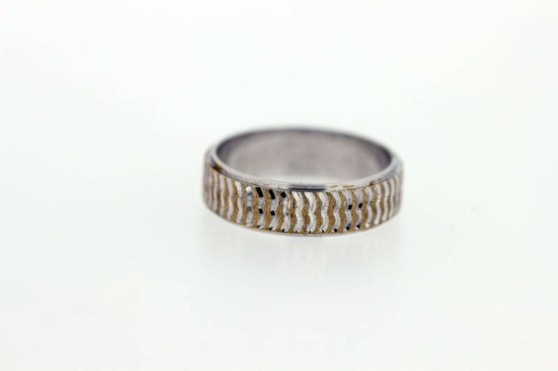 Großer Zweifarbiger Goldring Mit Wellengravur von timekeepersinclayton