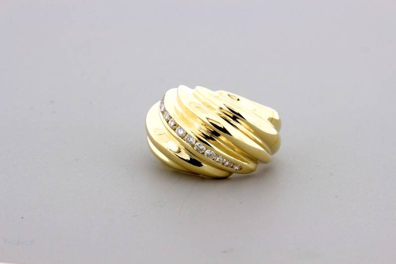 Kanal Set 14K Gelbgold Backen Weiß Diamantring von timekeepersinclayton