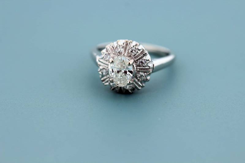 Ovaler, Diamant - Und Sternförmiger Halo-Ring Aus 14-Karätigem Gold von timekeepersinclayton