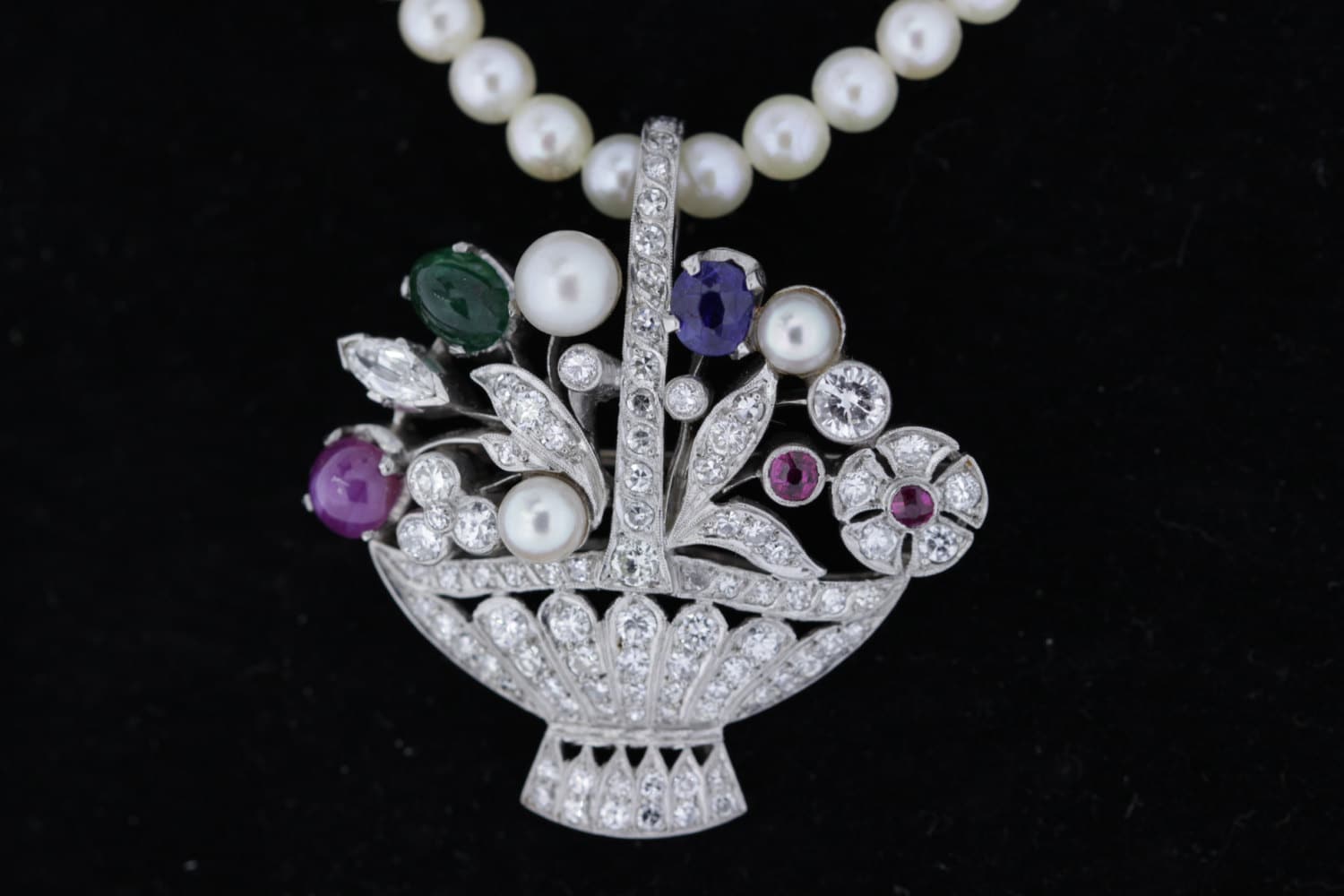 Platin Blumenkorb Anhänger/Cabrio Brosche | Optional Perle-strängige Halskette von timekeepersinclayton