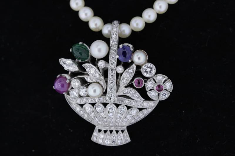 Platin Blumenkorb Anhänger/Cabrio Brosche | Optional Perle-strängige Halskette von timekeepersinclayton