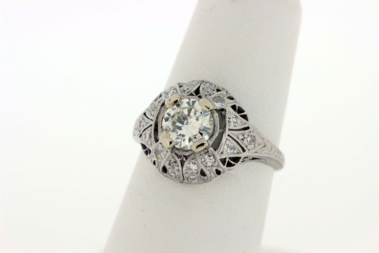 Platin Diamant-Ring Mit Milgrain Und Weizen Blatt Graviert Akzente von timekeepersinclayton