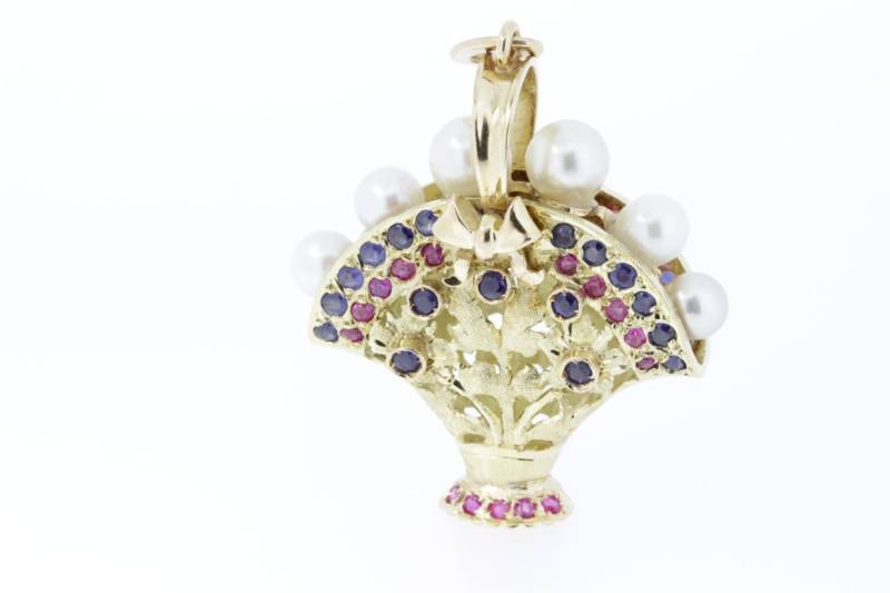 Prachtvoller Korbanhänger Aus 18-Karätigem Gold Mit Roten Rubinen, Blauen Saphiren Und Weißen Perlen von timekeepersinclayton