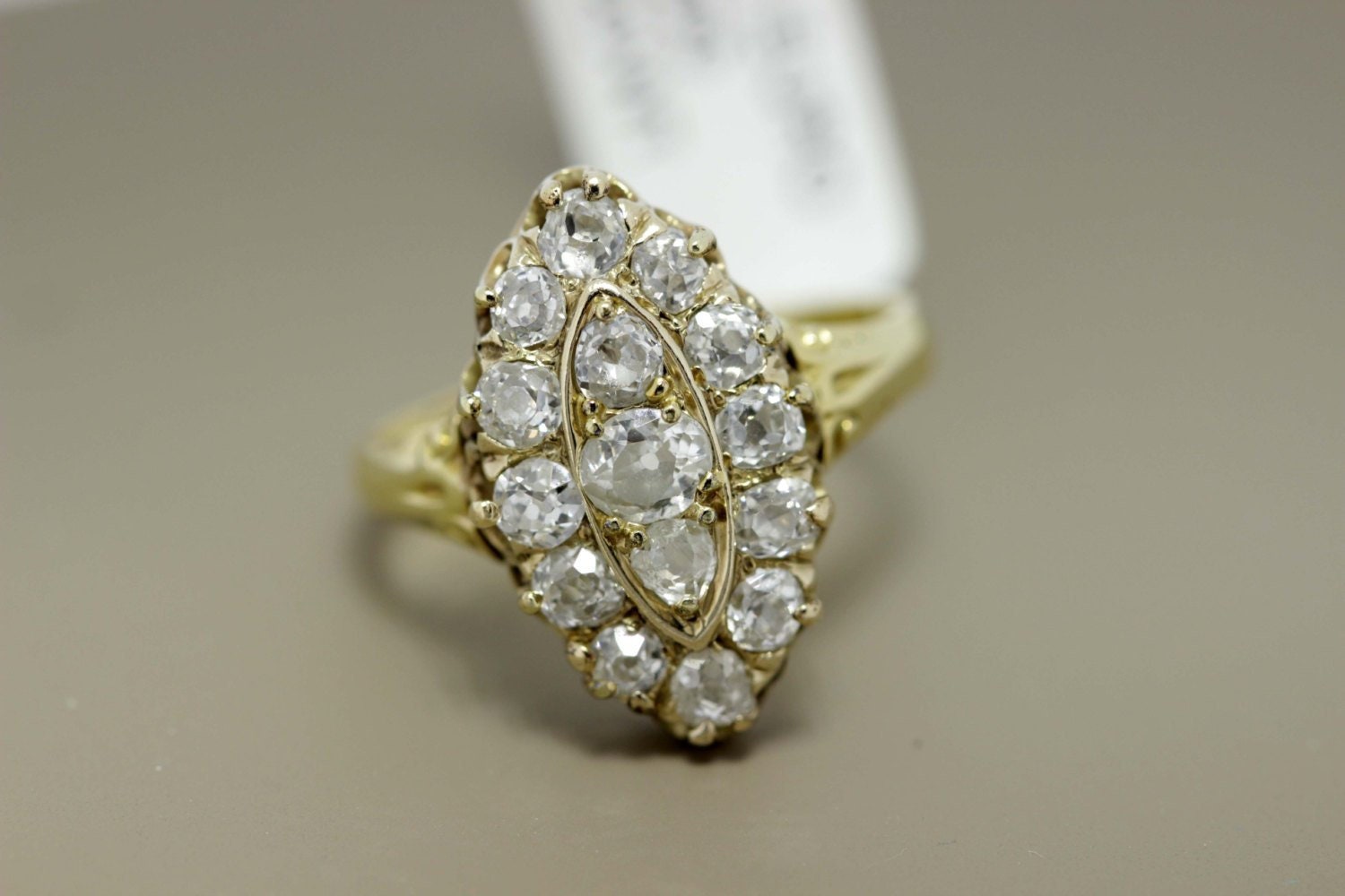 Ring Aus 14-Karätigem Gelbgold Und Diamant, Mandelförmig von timekeepersinclayton