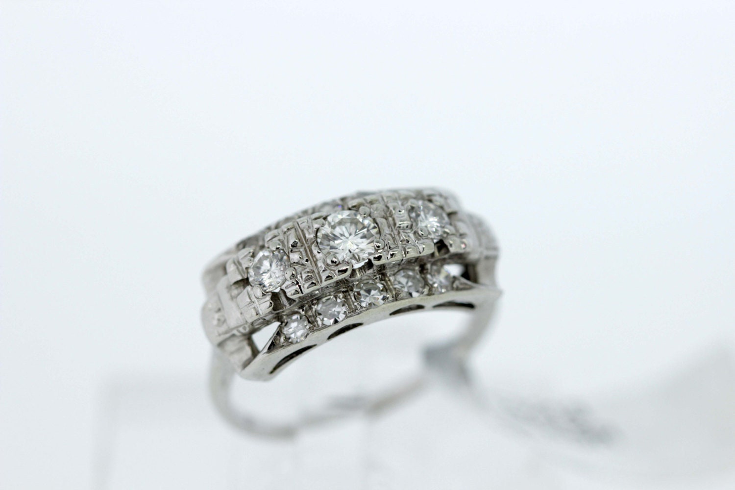 Ring Aus 14-Karätigem Gold Und Diamanten Mit Pavé-Reihen von timekeepersinclayton