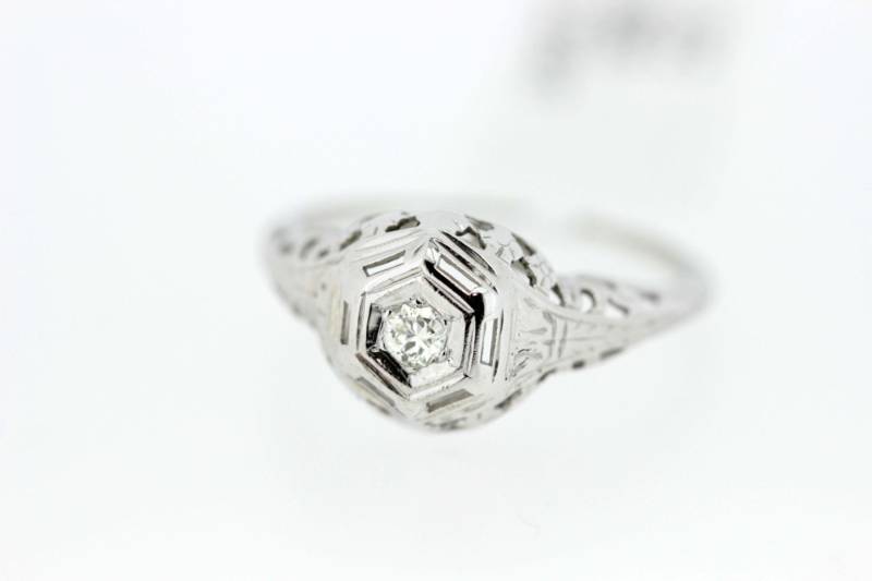 Ring Aus 18-Karätigem Gold Mit Diamant Und Gänseblümchen von timekeepersinclayton