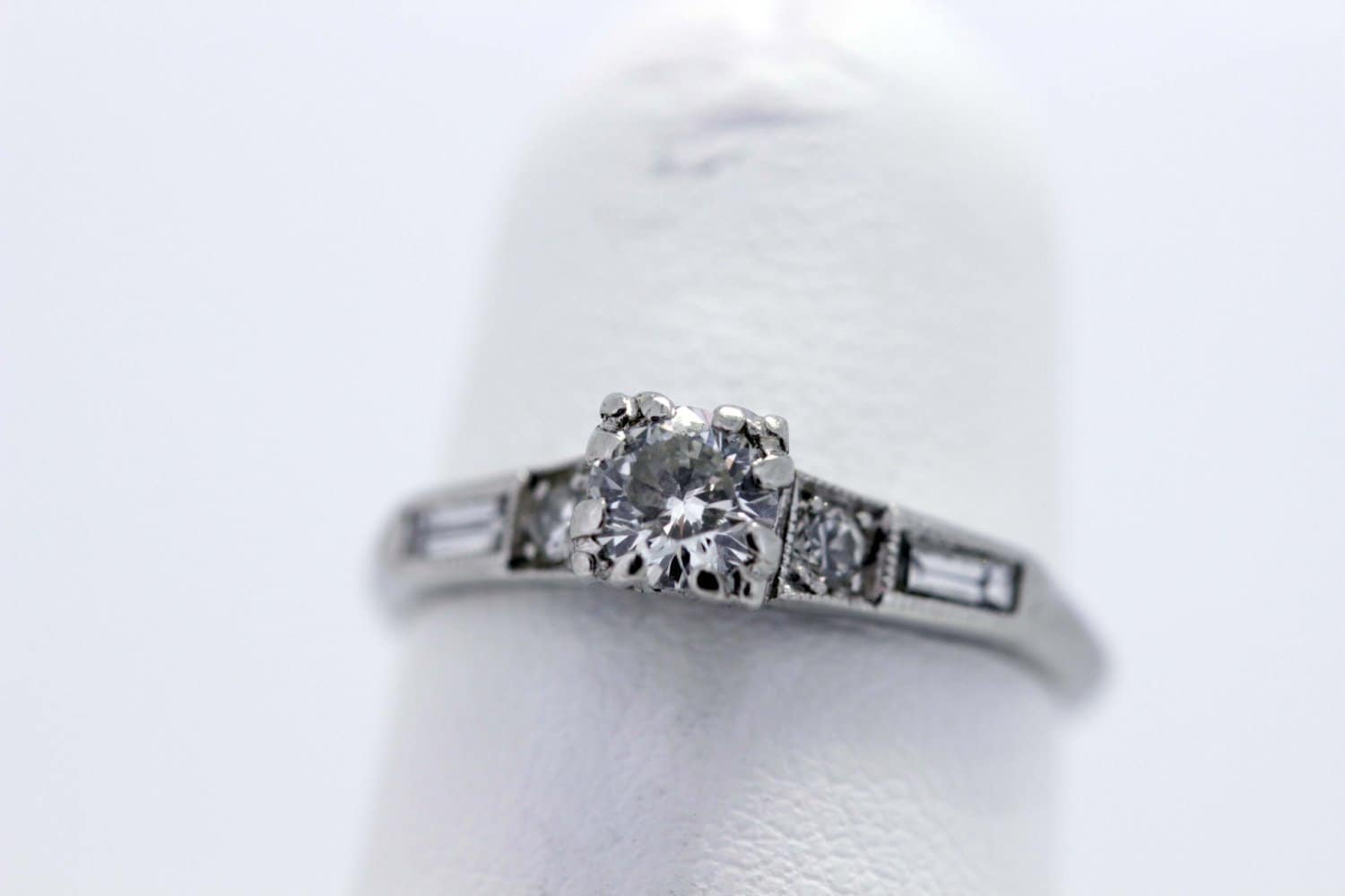 Ring Aus Platin Und Diamant von timekeepersinclayton