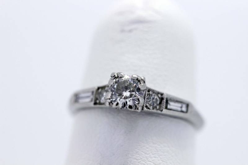 Ring Aus Platin Und Diamant von timekeepersinclayton