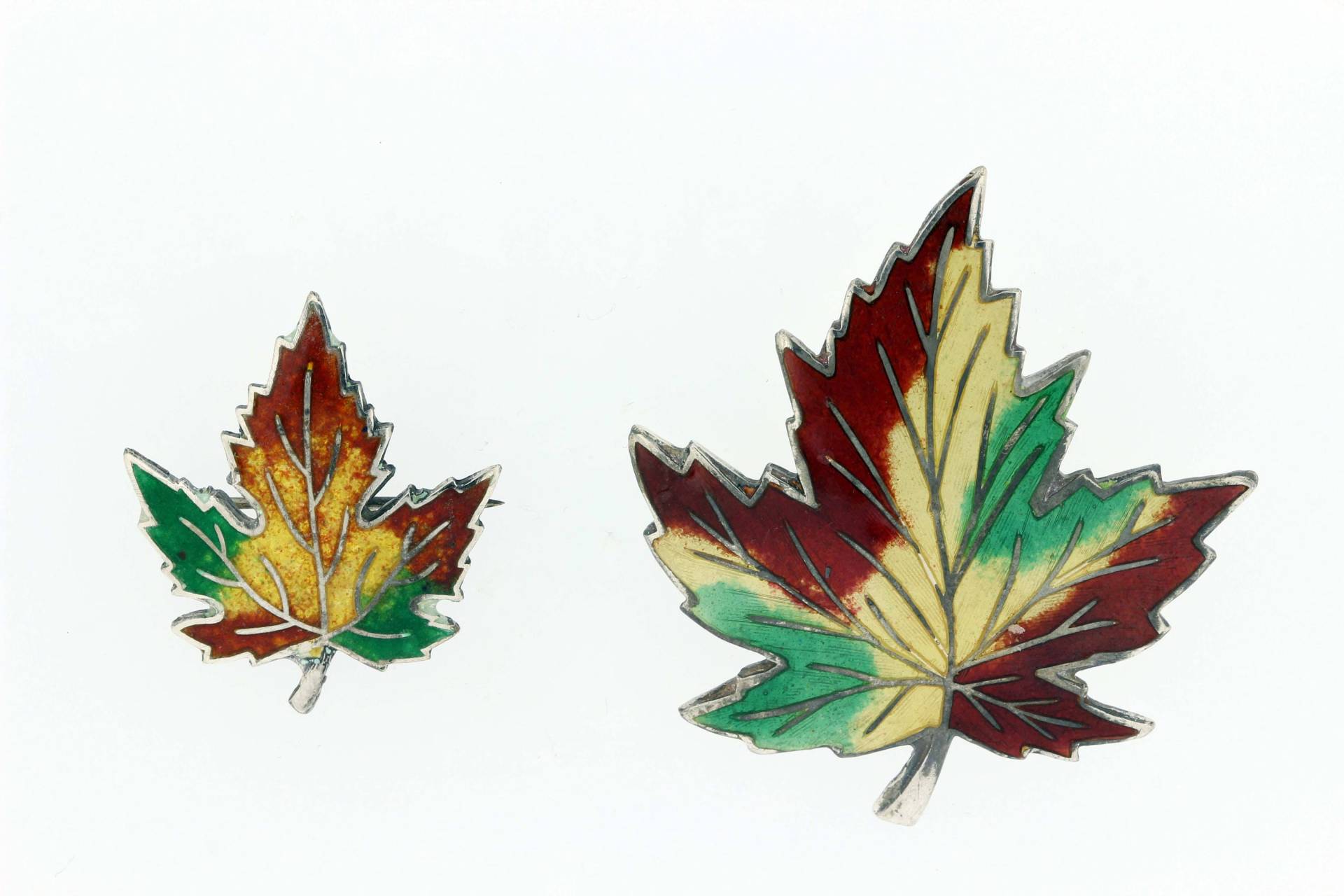 Silber Und Emaille Maple Leaf Brosche Set von timekeepersinclayton