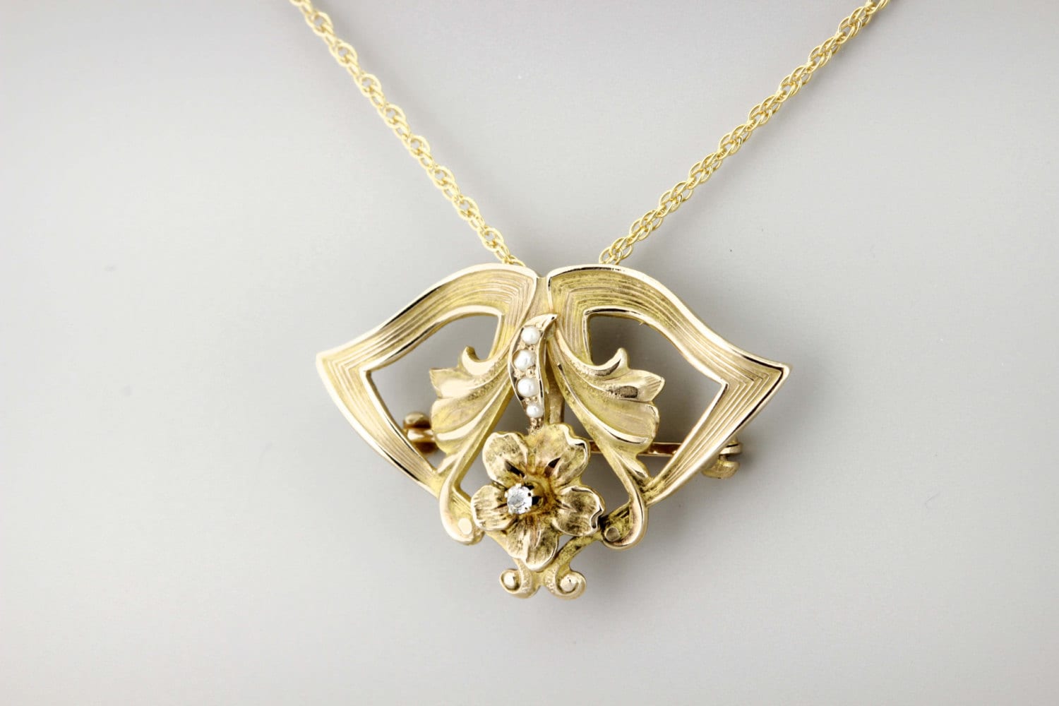 Wandelbarer Anhänger/Brosche Aus 10-Karätigem Gold Und Perlen von timekeepersinclayton