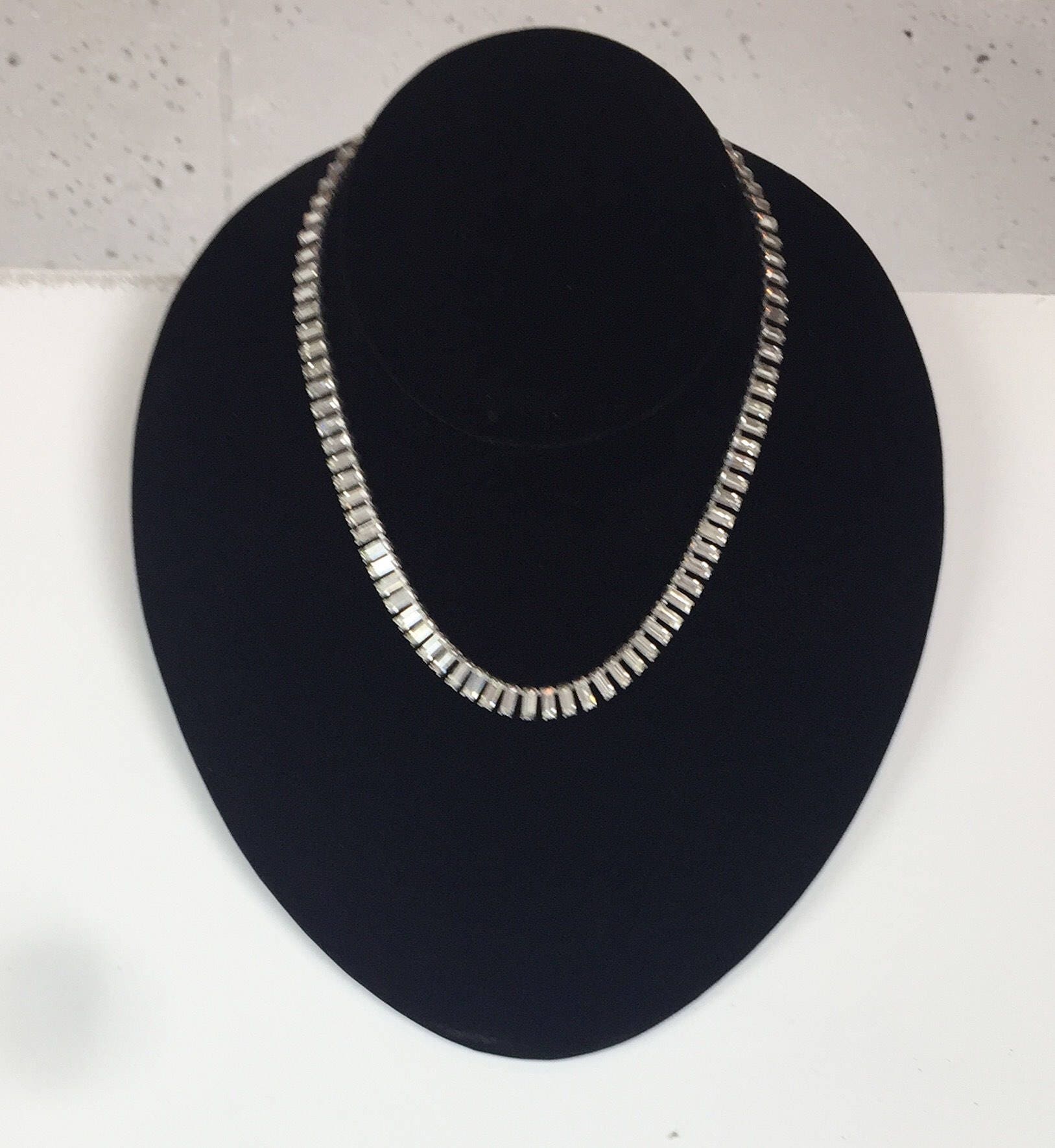 Vintage 1960Er Jahre Glam Strass Halskette, Rechteck Geformte Steine Vintage 1960Er Jahre Glam Strass Halskette, Rechteck Geformte Steine von timelesspieces