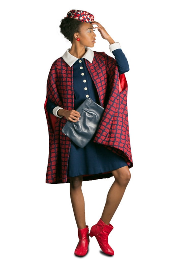 Vintage 1970Er Rot Und Marine Karo Cape von timelesspieces