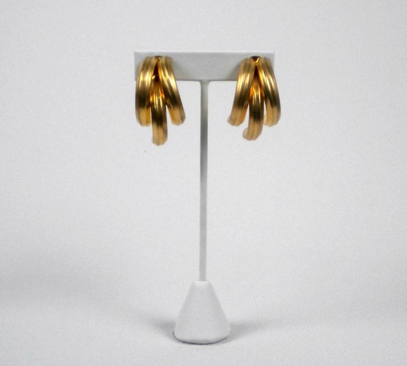 Vintage 1980Er Jahre Gold Durchbohrt Ohrringe Groß Vintage 1980Er Jahre Gold Durchbohrt Ohrringe Groß von timelesspieces