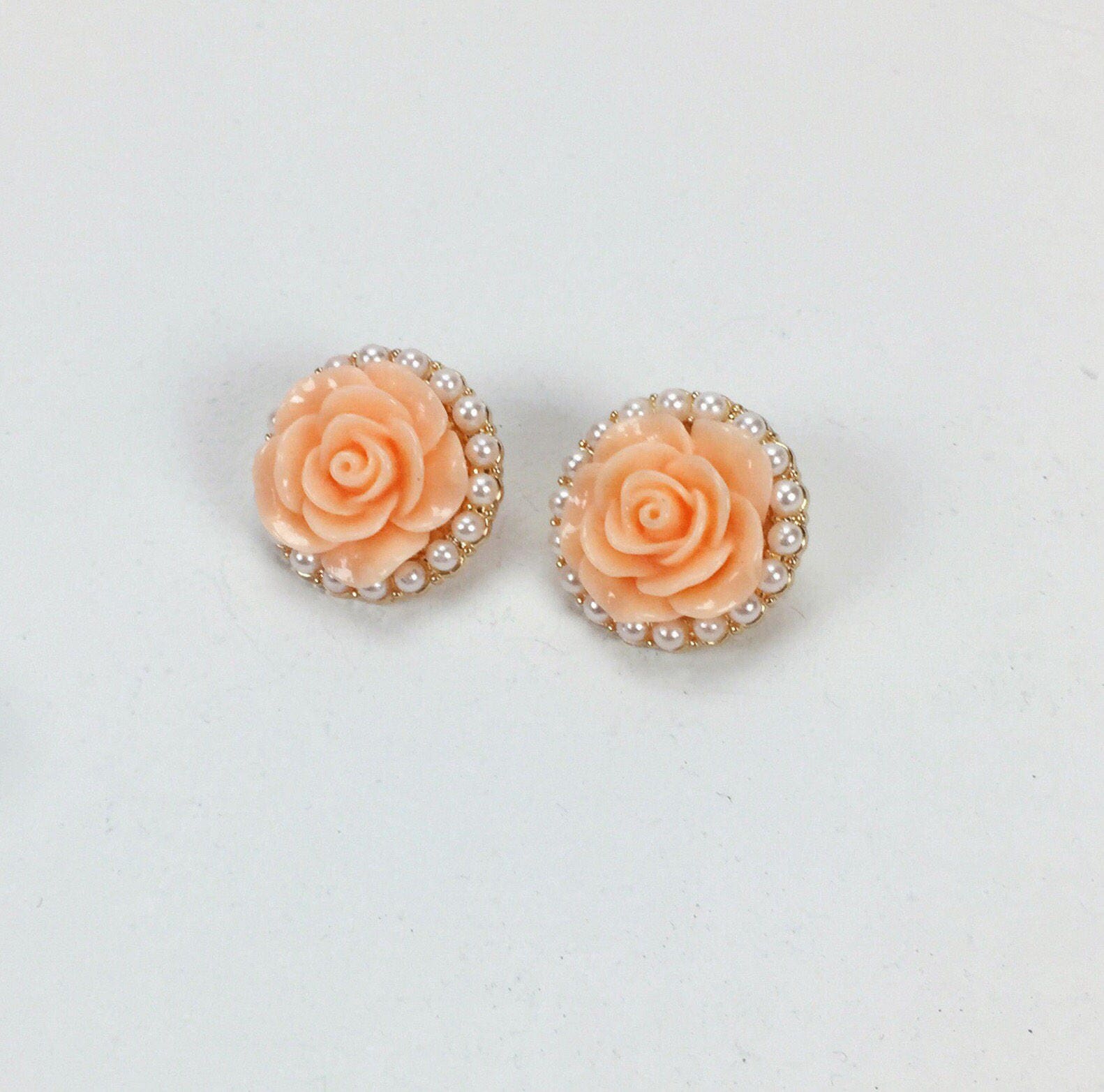 Vintage 1980S Pfirsich Rosen Ohrhänger Vintage 1980S Pfirsich Rosen Ohrhänger von timelesspieces