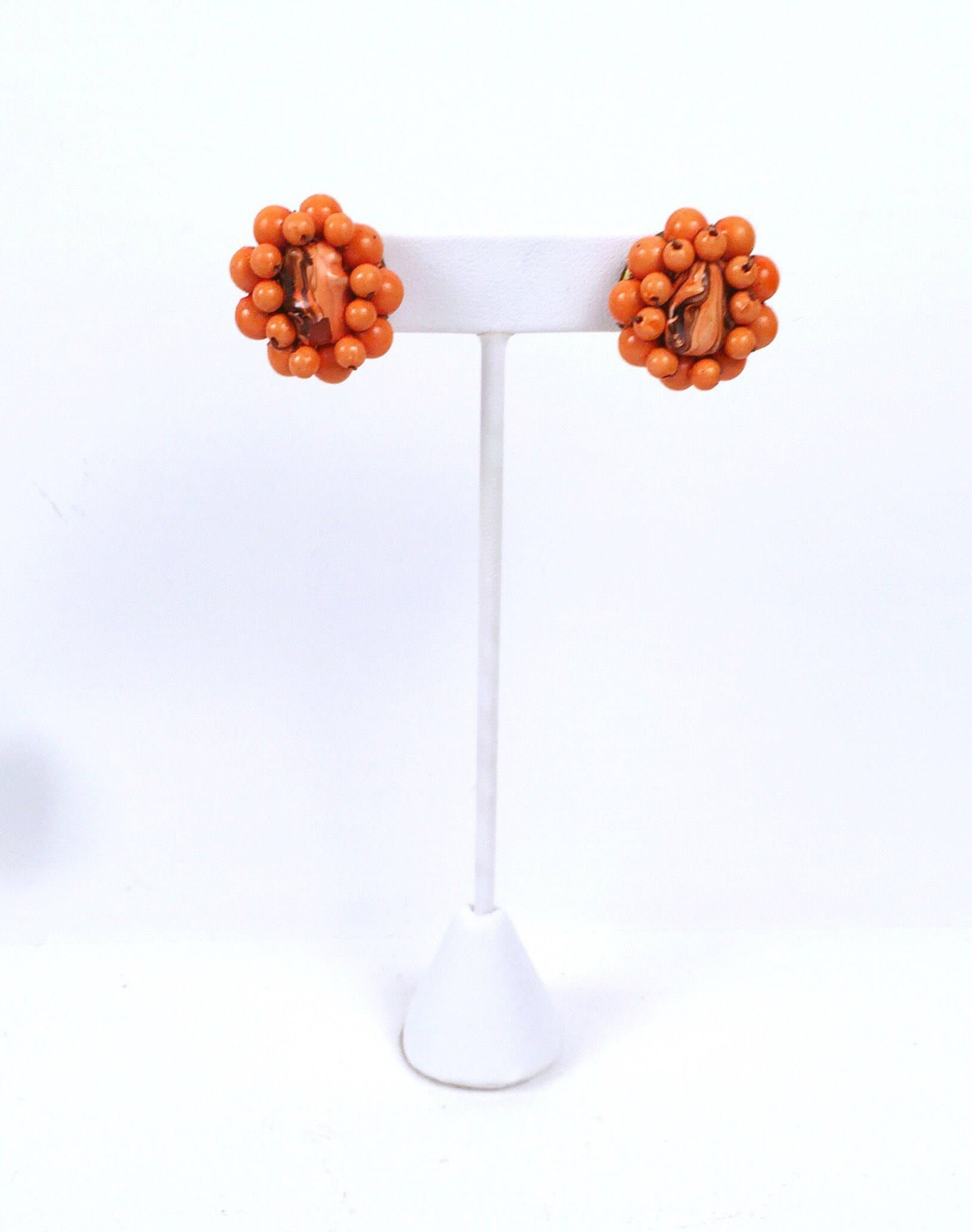 Vintage 50Er Jahre Ohrclips, Perlenclips in Orange Und Schwarz Vintage 50Er Jahre Ohrclips, Perlenclips in Orange Und Schwarz von timelesspieces