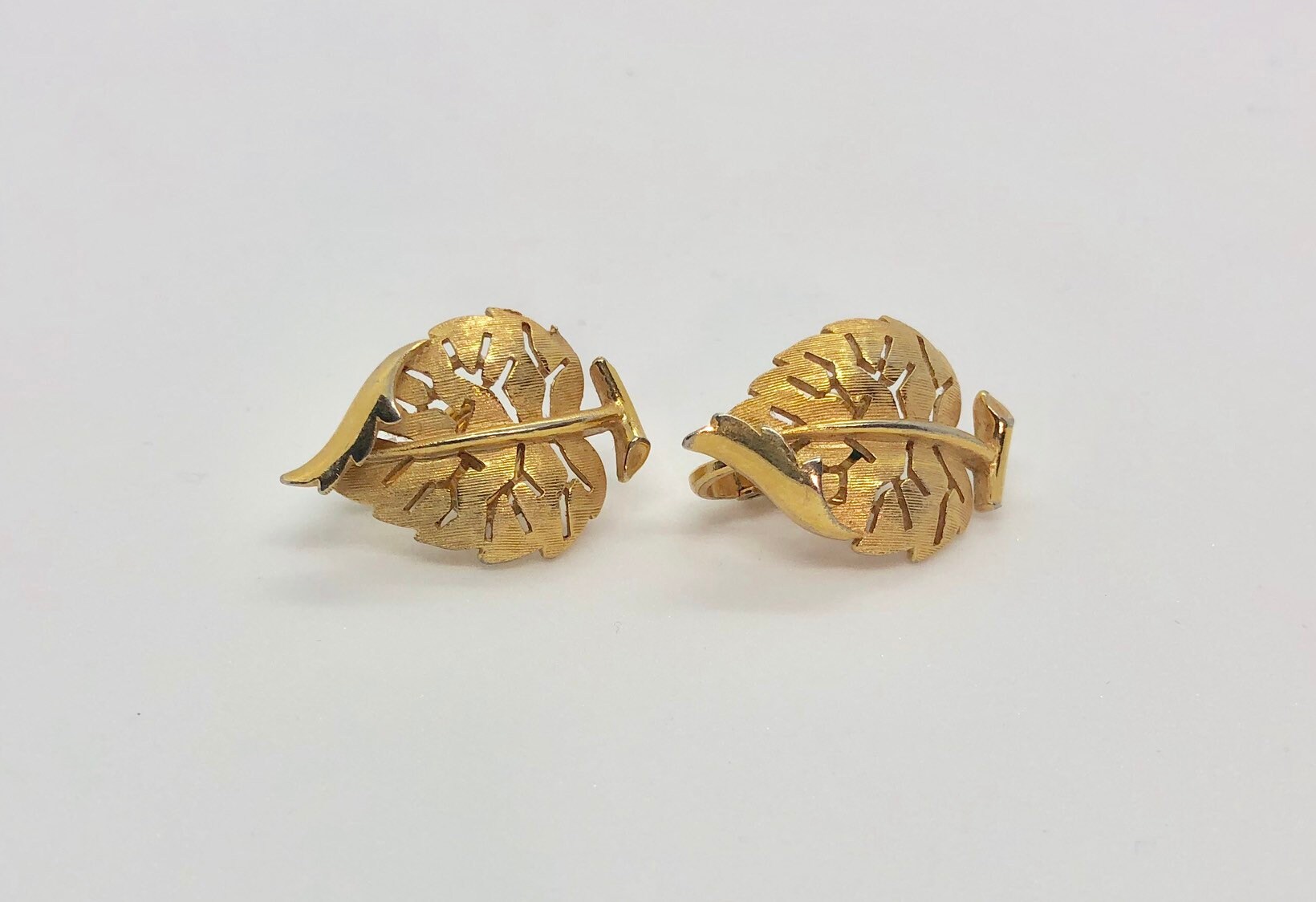 Vintage Trifari Gold Blatt Ohrringe Clip Ons Vintage Trifari Gold Blatt Ohrringe Clip Ons von timelesspieces
