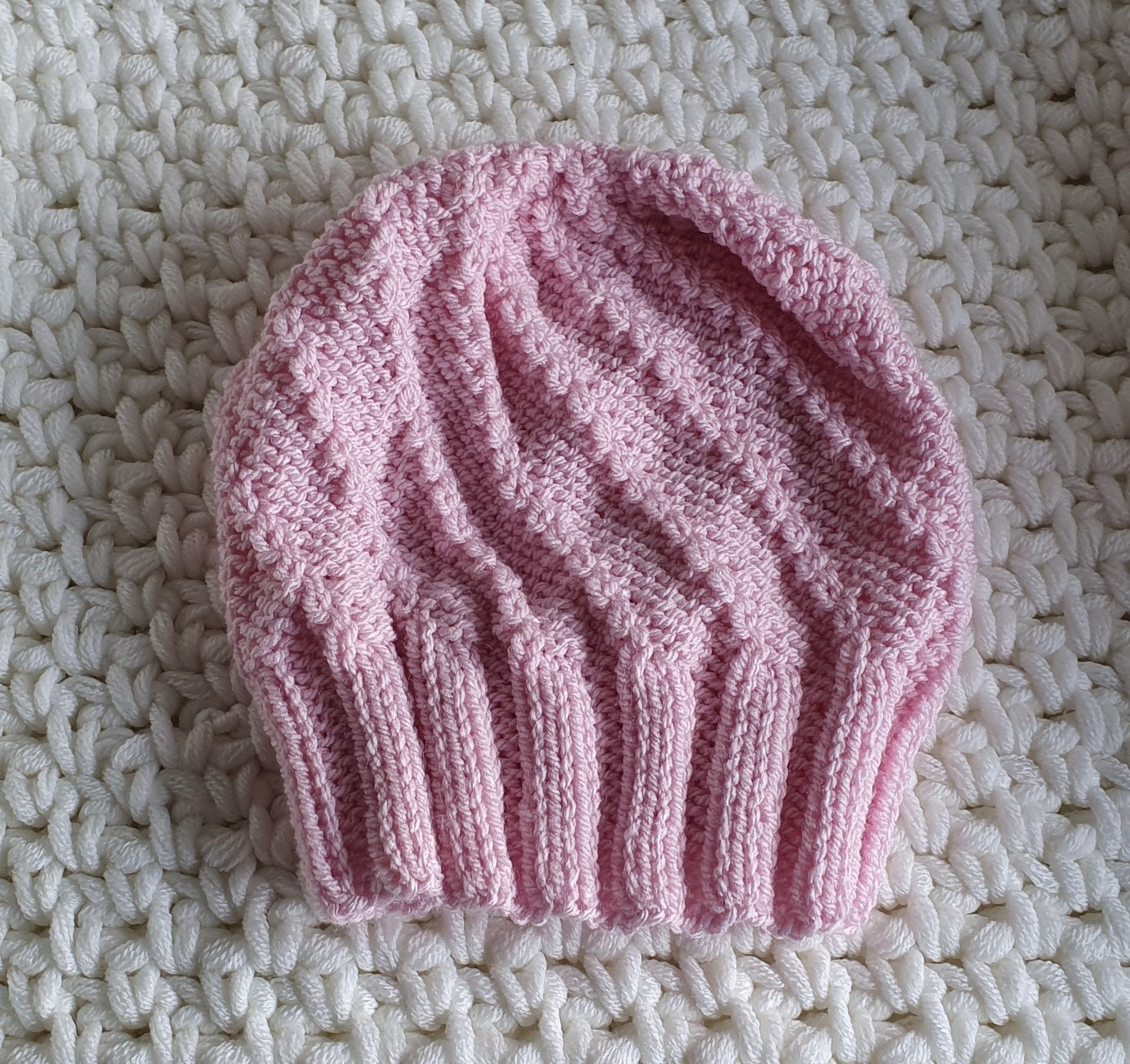 Gestrickte Mütze Headspin, Winter, Handgefertigt, Frauen, Rosa, Erwachsene Beanie, Tolles Gemütliches Geschenk, Einzelstücke Gestrickt von timetoyarnmeup