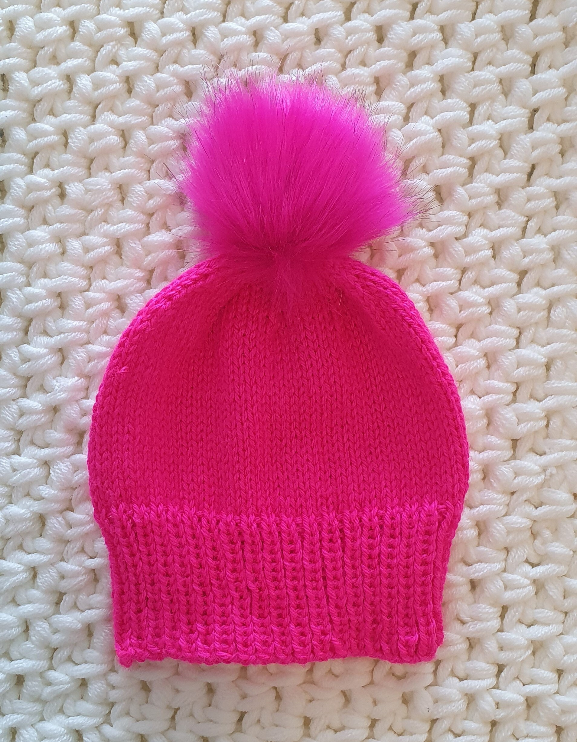 Strickmütze Classic, Winter, Handgefertigt, Frauen, Rosa, Rosa Pom Pom, Erwachsene Beanie, Tolles Gemütliches Geschenk, Einzelstücke Stricken von timetoyarnmeup