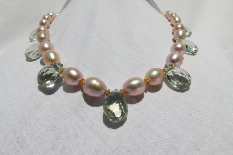 Natürliche Rosa Süßwasser Perlenkette Mit Großen Facettierten Grünen Amethyst Tropfen Steinen von tinahagianis