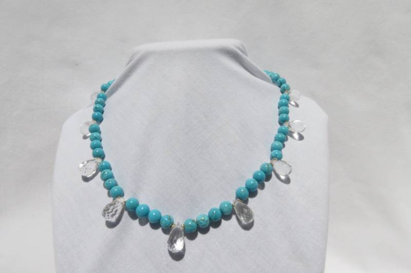 Wunderschöne Sommerblaue Türkis Kette Mit Facettierten Quarz Tropfen Wunderschöne Sommerblaue Türkis Kette Mit Facettierten Quarz Tropfen von tinahagianis