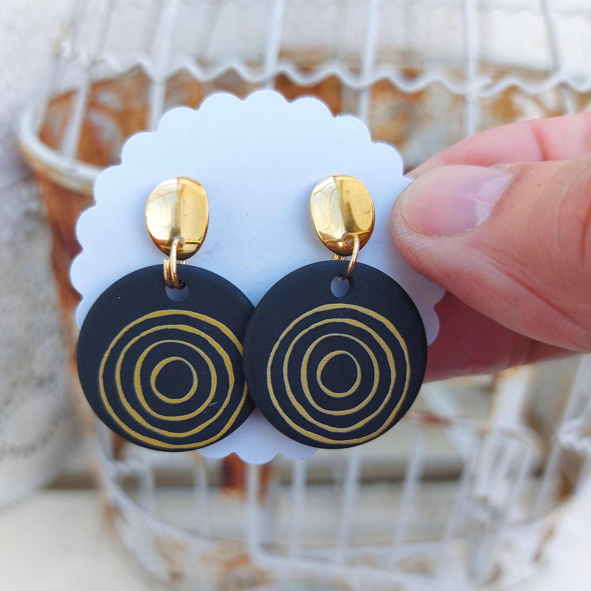 Leichte Ohrringe, Schwarze Ohrringe Hängend, Boho Schmuck, Trendige Ohrringe, Geschenk Frauen, Runde Ohrringe, Trend Geschenke Frauen von tinasschmuckestuecke