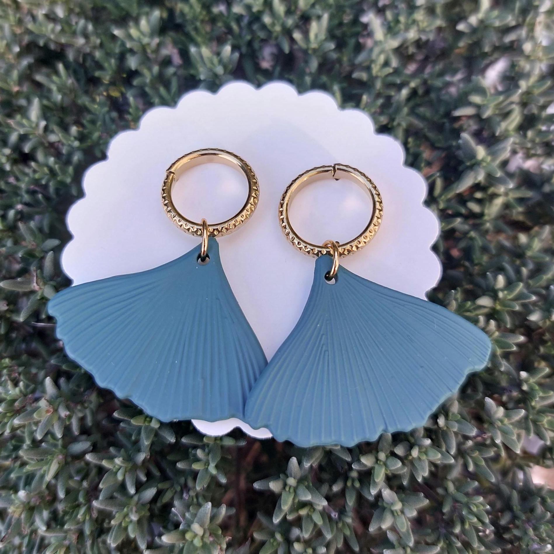 Ohrringe Grün Hängend, Grüne Ohrringe, Ginko Blatt Anhänger, Statement Grün, Boho Geschenk Frau, Leicht Hängend Ohrringe Grün Hängend, Grüne Ohrringe, Ginko Blatt Anhänger, Statement Grün, Boho Geschenk Frau, Leicht Hängend von tinasschmuckestuecke