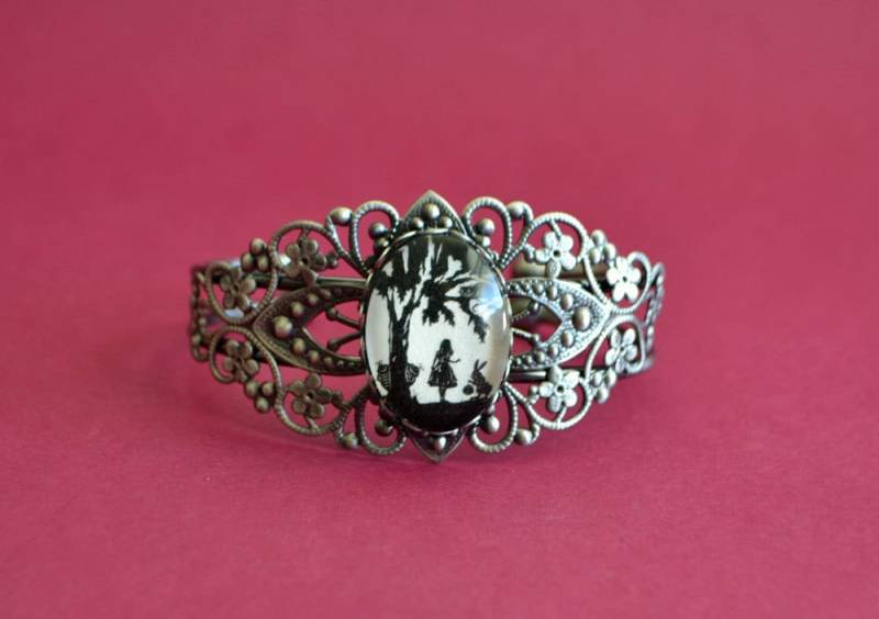 Alice in Wonderland Armband - Silhouette Schmuck Alice in Wonderland Armband - Silhouette Schmuck von tinatarnoff