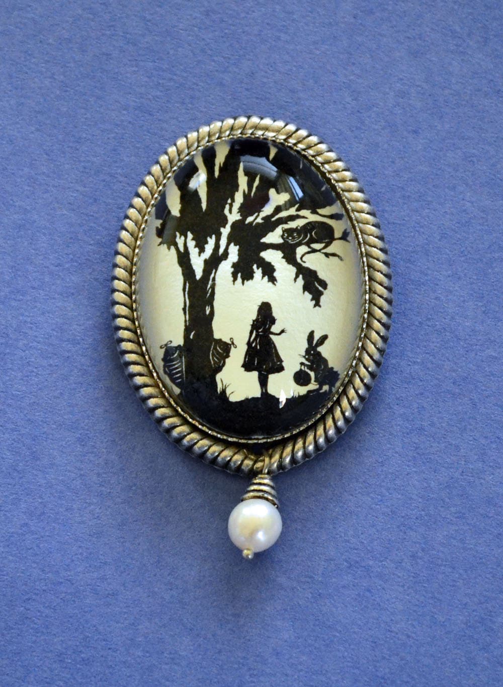 Alice in Wonderland Brosche - Silhouette Schmuck Alice in Wonderland Brosche - Silhouette Schmuck von tinatarnoff