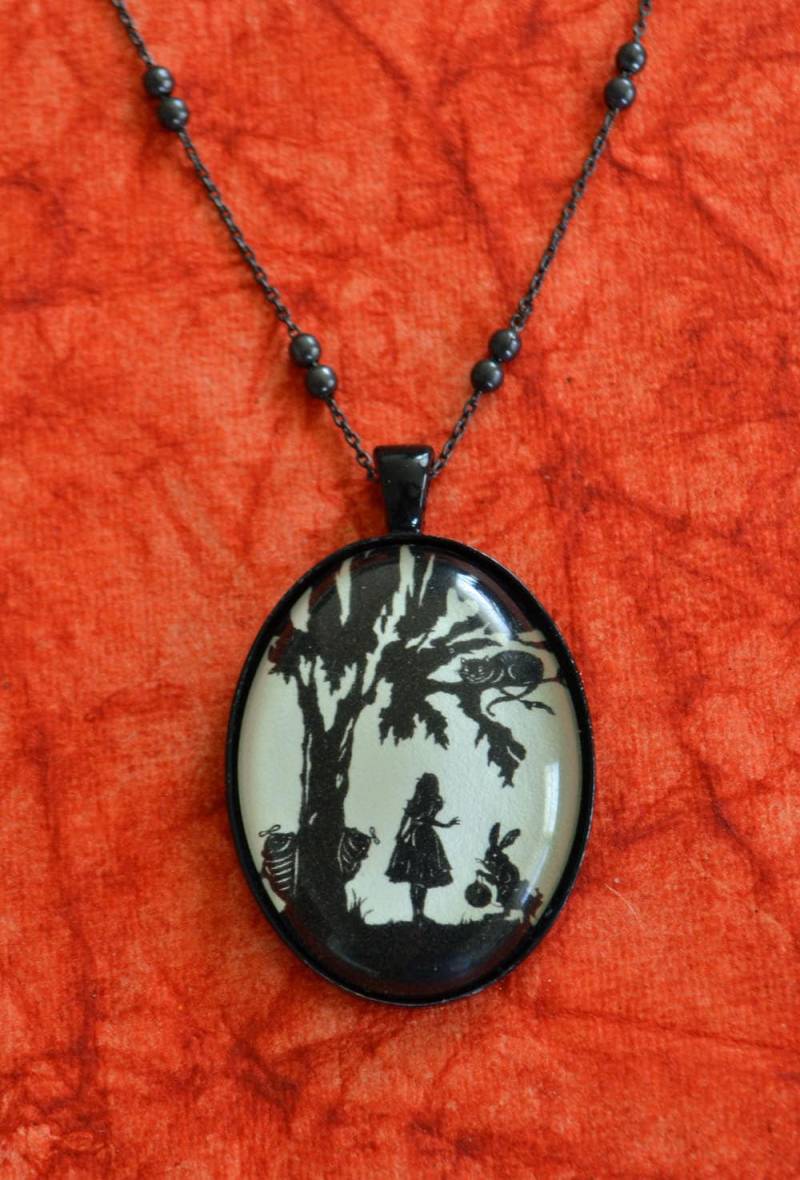 Alice in Wonderland Halskette - Anhänger An Kette Silhouette Jewelry von tinatarnoff