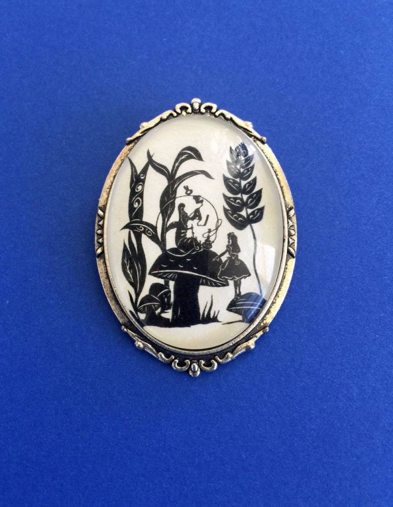 Alices Abenteuer Im Wunderland Brosche - Rat Von Einer Raupe Silhouette Schmuck von tinatarnoff