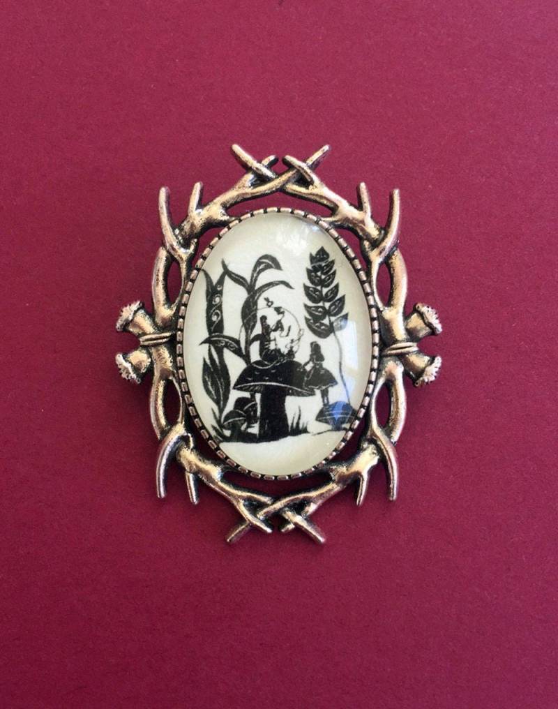 Alices Adventures in Wonderland Brosche - Rat Von Einer Raupe Silhouette Schmuck Alices Adventures in Wonderland Brosche - Rat Von Einer Raupe Silhouette Schmuck von tinatarnoff