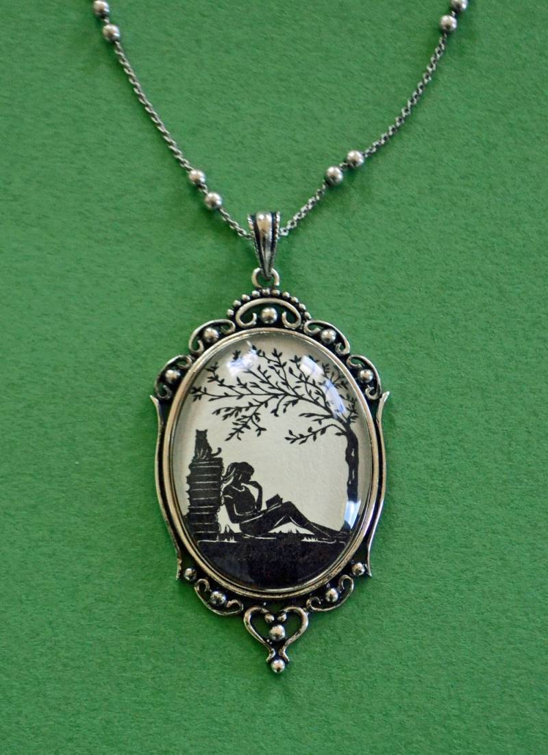 Am Nachmittag Lesen in Der Park-Halskette, Anhänger An Kette - Silhouette Schmuck Am Nachmittag Lesen in Der Park-Halskette, Anhänger An Kette - Silhouette Schmuck von tinatarnoff