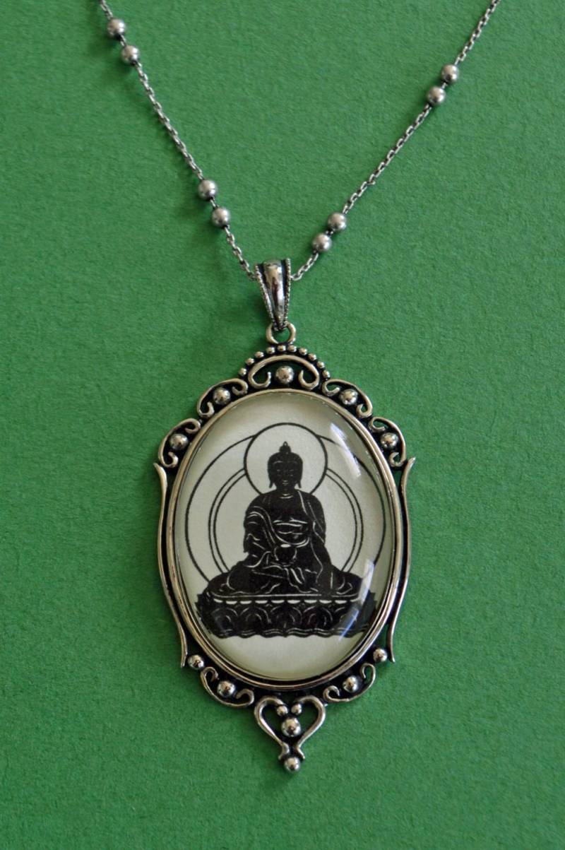Buddha-Halskette, Anhänger An Kette - Silhouette Schmuck von tinatarnoff