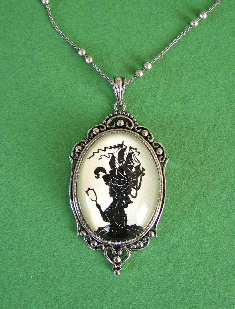 Marie Antoinette Necklace, Anhänger An Kette - Silhouette Schmuck Marie Antoinette Necklace, Anhänger An Kette - Silhouette Schmuck von tinatarnoff