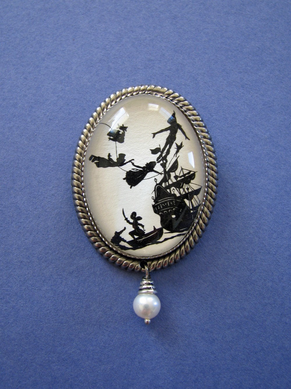 Peter Pan Brosche - Silhouette Schmuck Peter Pan Brosche - Silhouette Schmuck von tinatarnoff