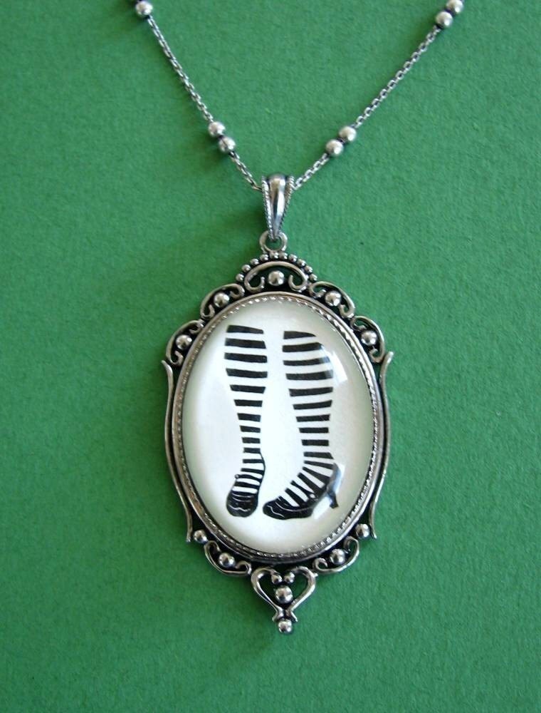 Warten Auf Das Telefon Zu Ring Halskette, Anhänger An Kette - Silhouette Schmuck Warten Auf Das Telefon Zu Ring Halskette, Anhänger An Kette - Silhouette Schmuck von tinatarnoff