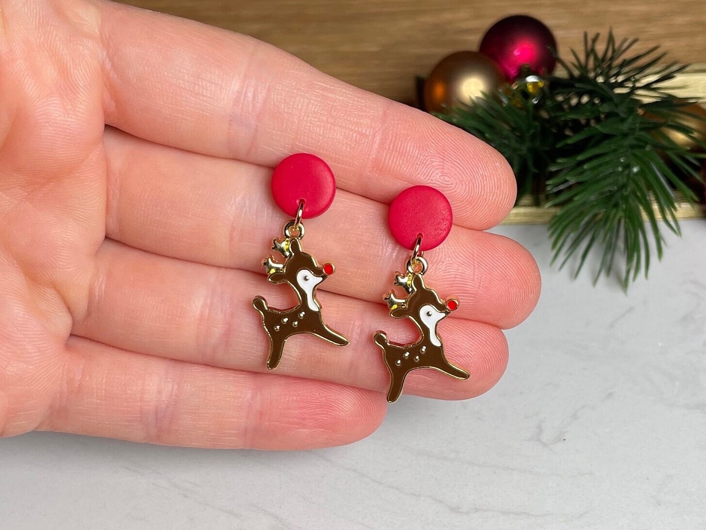 Süße Weihnachtsohrringe Rudolf, Handgefertigter Schmuck Gold, Hypoallergene Ohrringe, Geschenk Für Sie, Weihnachtsgeschenk, Freundin von tinybutgreatjewelry