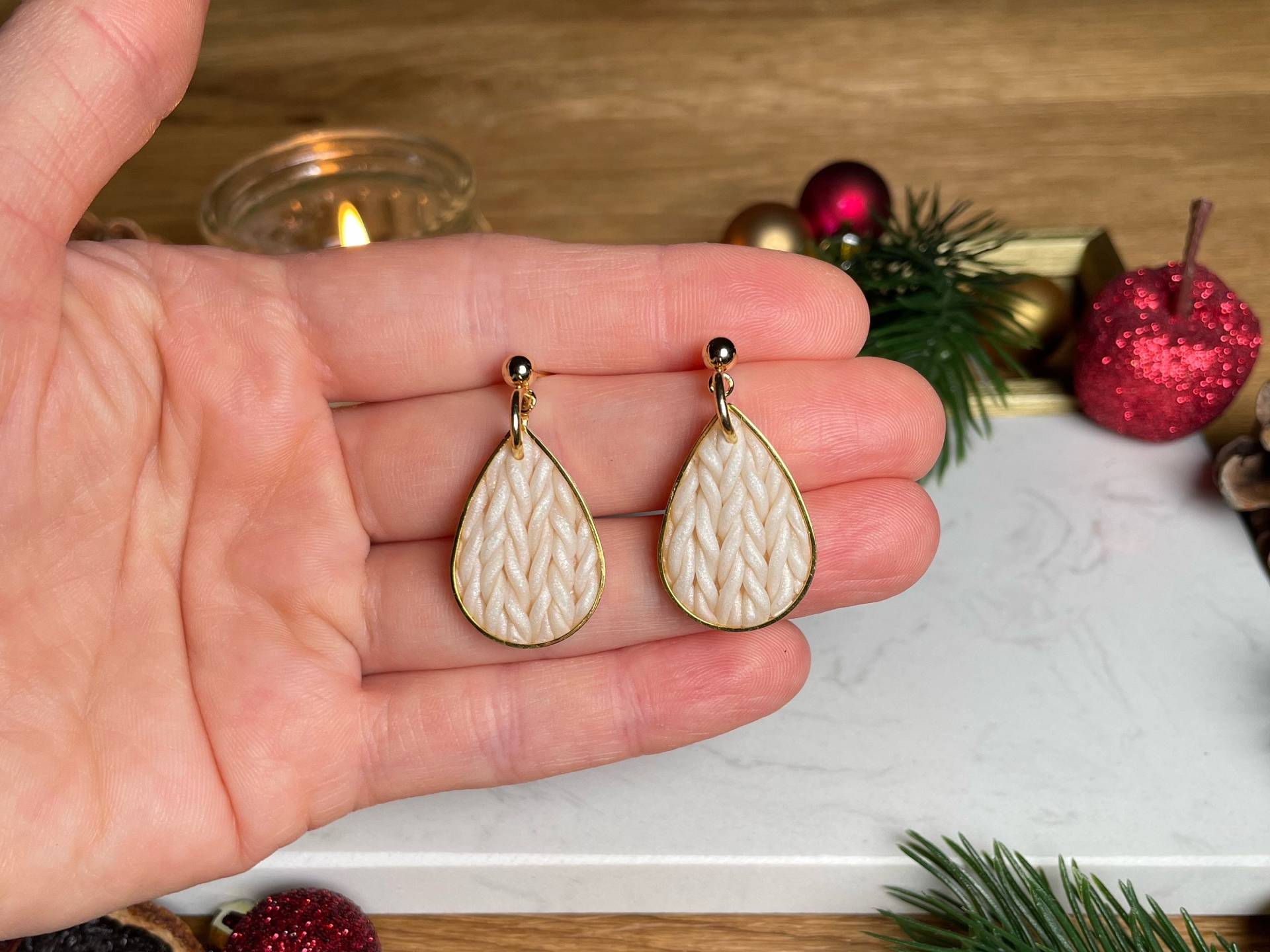 Weiße Tropfen Ohrringe Gold Struktur, Handgefertigter Schmuck, Geschenk Für Strickliebhaber, Sie, Hypoallergener Edelstahl von tinybutgreatjewelry