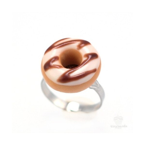 Duftende Zucker Schokolade Donut Ring Köstliche Einzigartige Kawaii Miniatur Charm Niedlichen Polymer Clay Food Schmuck von tinyhands