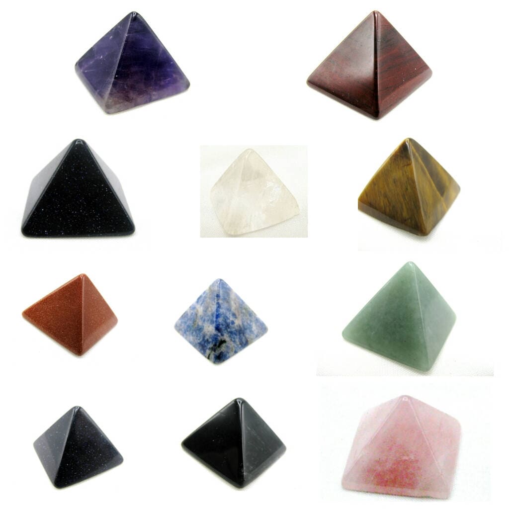 Pyramide Stein Figur Hand Geschnitzt Edelstein Totem Geist Tier Fetisch Perle Pyramide Stein Figur Hand Geschnitzt Edelstein Totem Geist Tier Fetisch Perle von tinyquirkz