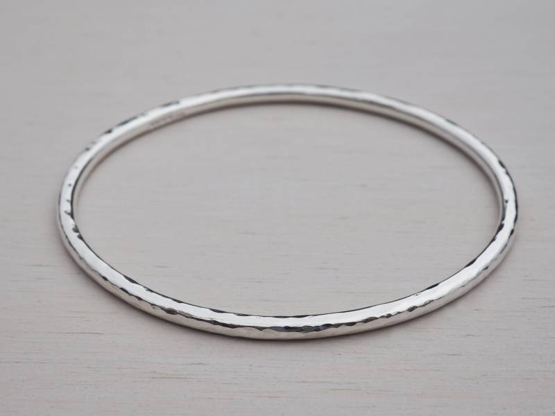 Gehämmertes Massiv Silber Armreif | Sterling von tinysilver