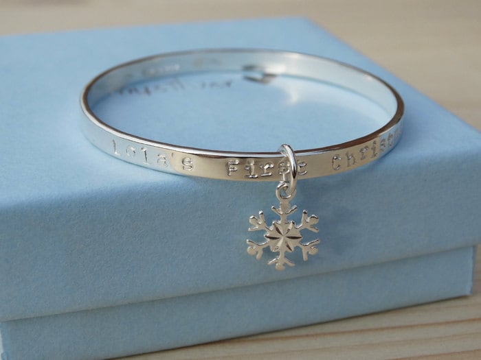 Personalisierte Silber Schneeflocke Armband Für Babys Erstes Weihnachten - Sterlingsilber von tinysilver