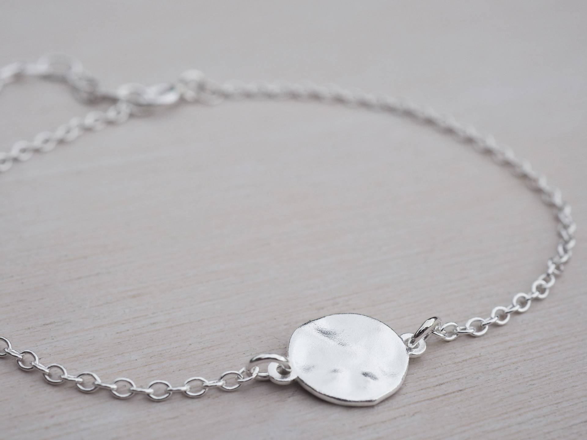 Silber Kreis Armband | Minimalistisch Gehämmerte Oberfläche Sterling von tinysilver