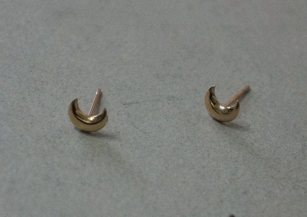 10K Solid Gold Größere Halbmond Ohrstecker Konvexer Mond Echtgold - Tge018 von tinytinygold