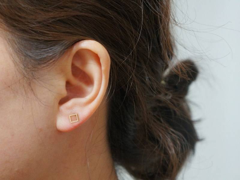 Schwarzer Freitag Verkauf 10K Solid Gold Kleine Linie Gemusterte Quadrat Ohrstecker Echtes - Tge031 von tinytinygold