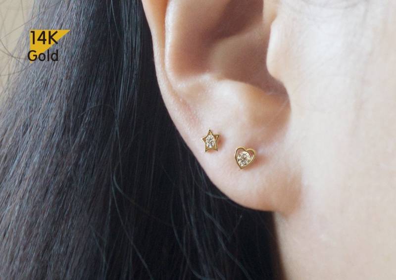 Black Friday Sale 14K Solid Gold Ohrstecker Zirkonia Herz Gelbgold Linie Weiß Cz - Tge41008 von tinytinygold