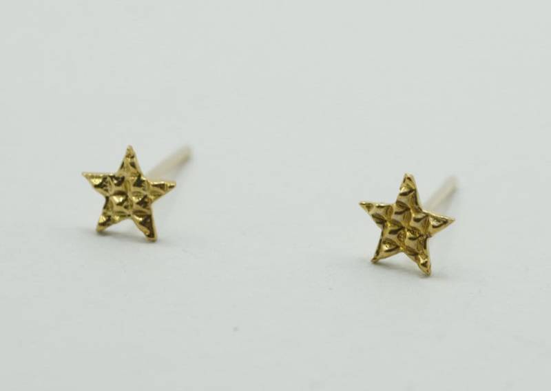 Schwarzer Freitag Verkauf 10K Solid Gold Kleine Ohrstecker Gemusterte Sterne Echtes - Tge008 von tinytinygold