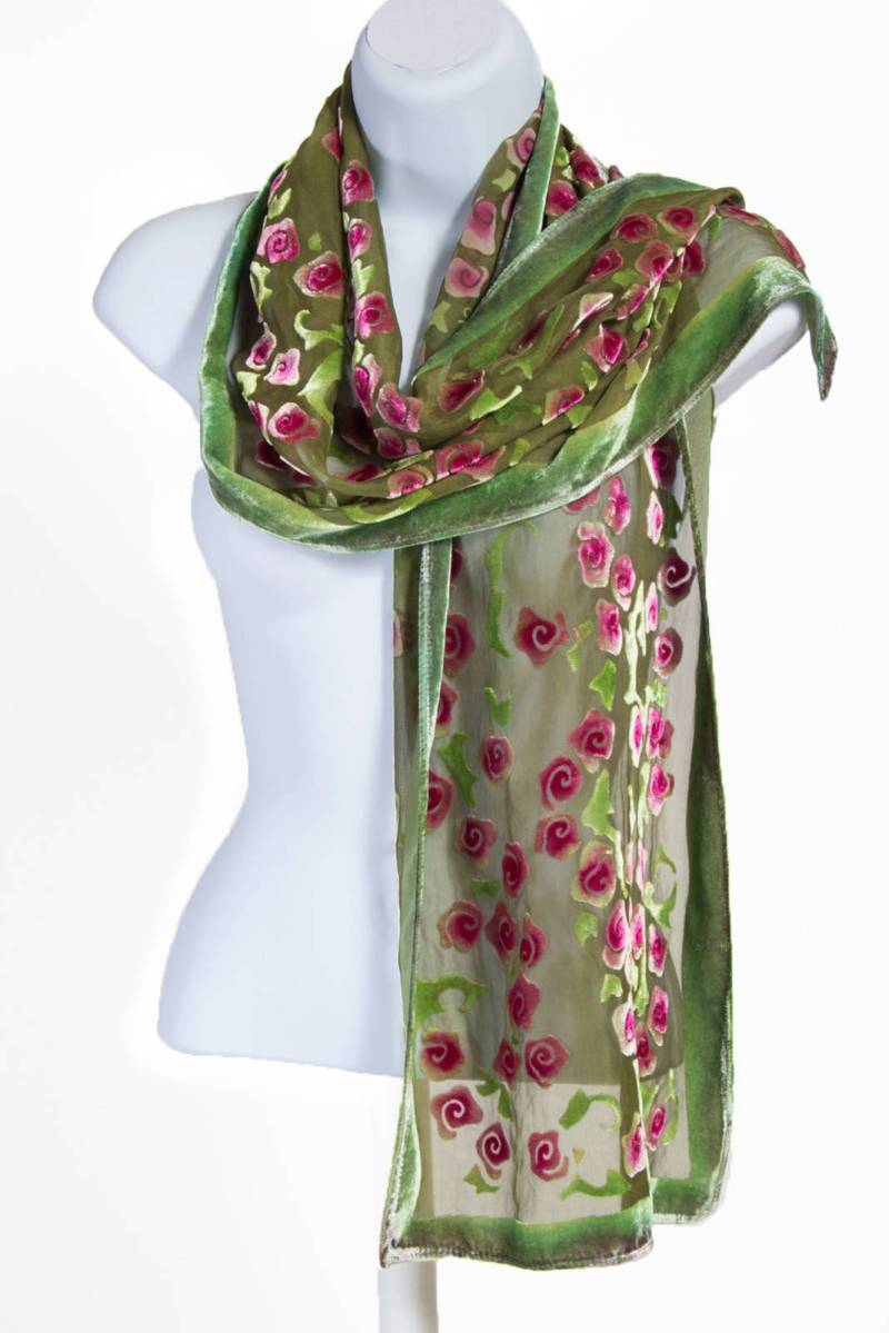 Ausbrenner Samt Handbemalte Rosen Seidenschal, Geschenk Für Sie, Damenmode-Accessoires, Handgefärbt, Grün Und Fuchsia Ausbrenner Samt Handbemalte Rosen Seidenschal, Geschenk Für Sie, Damenmode-Accessoires, Handgefärbt, Grün Und Fuchsia von tiresh