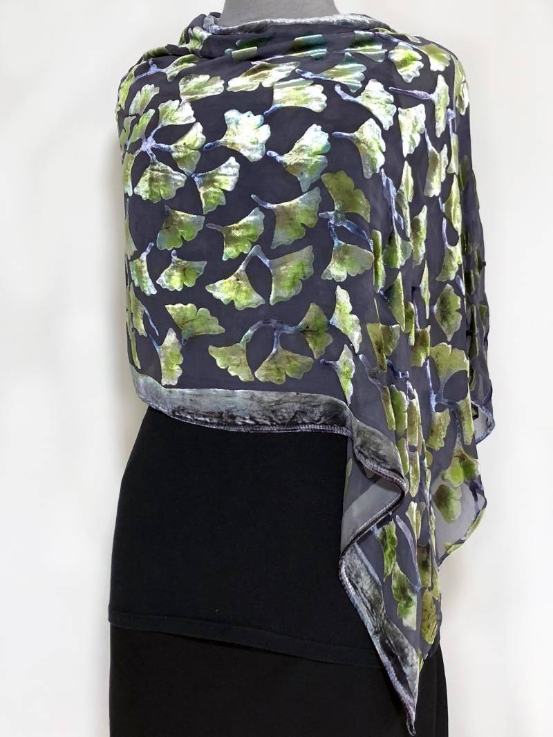 Ausbrenner Samt Schal Poncho Handbemalte Seide Chiffon Handgefärbt in Schwarz Mit Grün Ausbrenner Samt Schal Poncho Handbemalte Seide Chiffon Handgefärbt in Schwarz Mit Grün von tiresh
